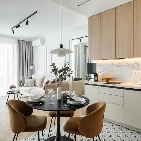 #2 Olive Center Free Garage *