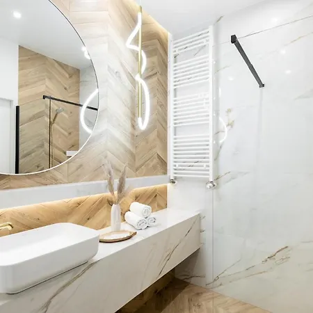 #2 Olive Center Free Garage *