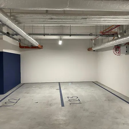 #2 Olive Center Free Garage アパート クラクフ