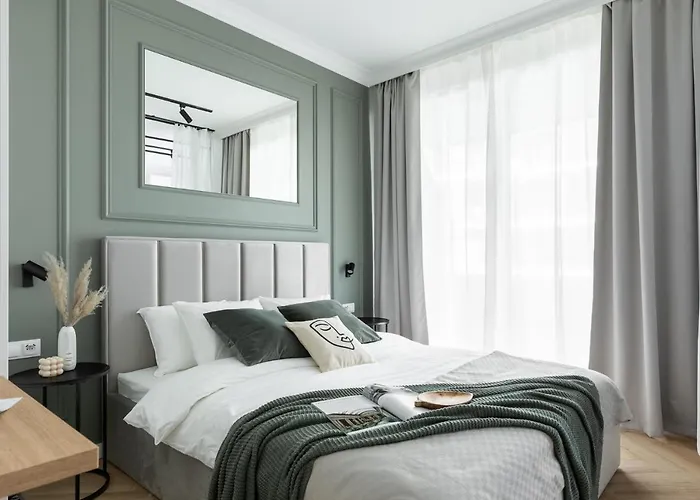 #2 Olive Center Free Garage *