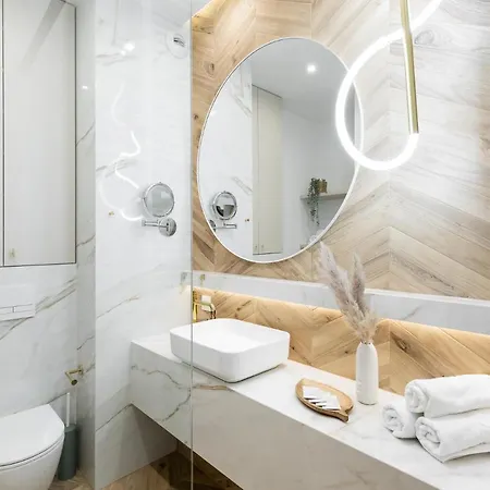 #2 Olive Center Free Garage *